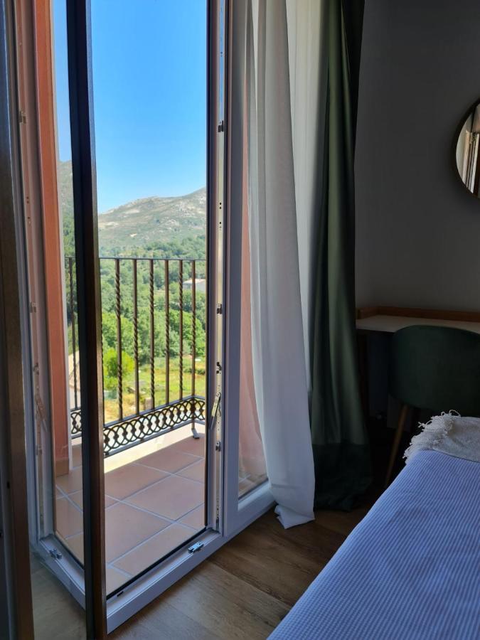 Hotel Camino De Las Estrellas Serranillos Buitenkant foto